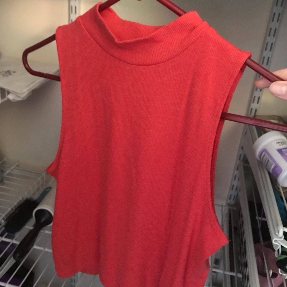 🌸RED CROP TOP W/MOCK NECK🌸